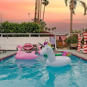 Hotel Float - Adults Only